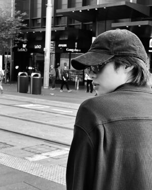 Peemapol Panichtamrong Instagram - When in Sydney 🇦🇺🤩 #cosstores #COSThailand