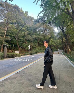 Peerawich Ploynumpol Instagram - ถึงโลกนี้จะมี GPS พวกผมก็หลงอยู่ดี😅