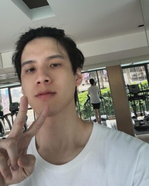 Peerawich Ploynumpol Instagram - นกที่ตื่นเช้า..🐥⛅️