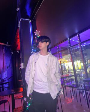 Peerawich Ploynumpol Instagram - 🍸