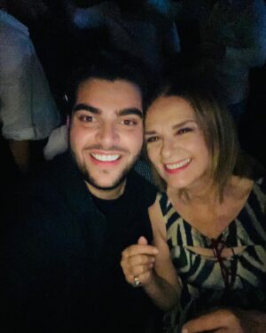 Peggy Stathakopoulou Instagram - Με τους μαθητές μου από την Δραματική Σχολή Θεοδοσιάδη …Σάββατο βράδυ…Τα παιδιά μου είναι Υπόσχεση για το Θέατρο! Σας ευχαριστώ αγαπημένοι μου❤️