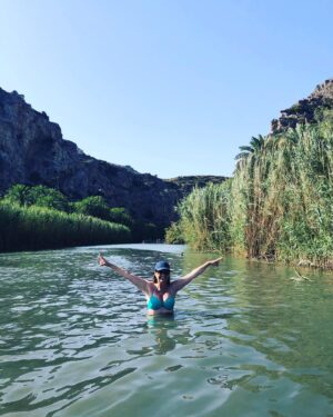 Peggy Stathakopoulou Instagram - Πρέβελη…Κολυμπώντας στο ποτάμι! Καλές διακοπές στους φίλους μου! Και μην ξεχνάτε!  Διακόπτουμε❤️💋🌹🎈