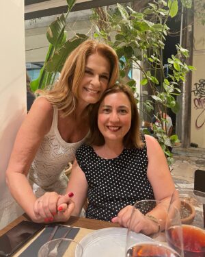 Peggy Stathakopoulou Instagram - Το κοριτσάκι μέσα μου μεγαλώνει! Χρόνια μου πολλά πάντα δίπλα στην λατρεμένη κορούλα μου και την φιλεναδίτσα μου το Μαράκι ! Στέλνω όλη μου την αγάπη στους άπειρους φίλους μου για τις τρυφερές τους ευχές! Πόσο τυχερή που προχωράμε μαζί!!!❤️❤️❤️❤️