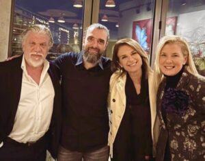 Peggy Stathakopoulou Instagram - Από την επίσημη πρεμιέρα μας..Η αξία της ζωής…Με τους αγαπημένους Σωτήρη Τσαφούλια,Γιάννη και Λένα Βούρου!🌹