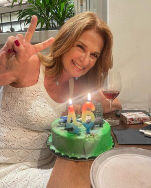 Peggy Stathakopoulou Instagram - Το κοριτσάκι μέσα μου μεγαλώνει! Χρόνια μου πολλά πάντα δίπλα στην λατρεμένη κορούλα μου και την φιλεναδίτσα μου το Μαράκι ! Στέλνω όλη μου την αγάπη στους άπειρους φίλους μου για τις τρυφερές τους ευχές! Πόσο τυχερή που προχωράμε μαζί!!!❤️❤️❤️❤️