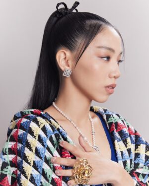 Pei-Yu Hung Instagram - GMA 35 Red Carpet Look 🧛‍♀️
All by @chanelofficial with love 💙

化妝師 Makeup Artist｜石詮 Chuan Shih
化妝助理 Makeup Assistant｜胡書瑜 Shushu
髮型師 Hair Stylist｜林威仲 Weic Lin
髮型助理 Hair Assistant｜李淑貞 Monica
造型設計 Wardrobe Stylist｜Quenti Lu
服裝修改 Tailoring｜佳珍服飾修改設計

攝影師 Photographer｜張芮 Ray Chang

#CHANELSPRINGSUMMER #CHANELMAKEUP