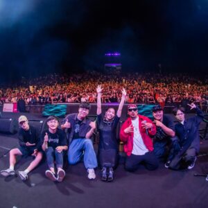 Pei-Yu Hung Instagram - 大港開唱 Megaport Festival with 宇宙最棒的葛西瓦

[ 演出歌單 Setlist ]

01. 廢到月亮
02. 無慣例的早晨
03. 在海邊
04. 你是自由的
05. LET IT BLEED (with 葛西瓦)
06. 出海口 (with 葛西瓦)
07. Secalivatan 過站不停 (with 葛西瓦)

[ 工作人員名單 Crew ]

Band Leader、鍵盤｜鄭昭元
吉他｜Savulu
貝斯｜林恩立
鼓手｜簡聿民
Program、吉他｜趙宇晨
FoH 音響設計｜史孟玄
Monitor 音響設計｜陳俊廷

造型設計｜Xiang Huang
化妝師｜石詮
髮型師｜Veson
化妝助理｜Zayn
服裝｜ @prototypes.ch @road__sign 
鞋履｜ @viviennewestwoodtaiwan 

經紀人、演出統籌｜黃子瑋
執行經紀｜蔡佳蓉

最愛的嘉賓｜葛西瓦
最愛的嘉賓經紀人｜小毛 

📷 @megaportfest