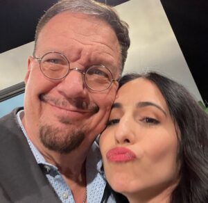 Penn Jillette Instagram - Had a blast playing #pictionary with @mrjerryoc and @gabrielleruiz . My episodes will air soon.