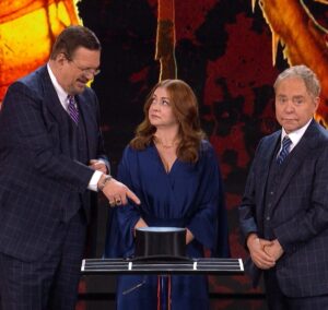 Penn Jillette Instagram - You know it’s gonna be good when @alysonhannigan makes that face at us. ALL-NEW #foolus episodes start tonight on @thecw !