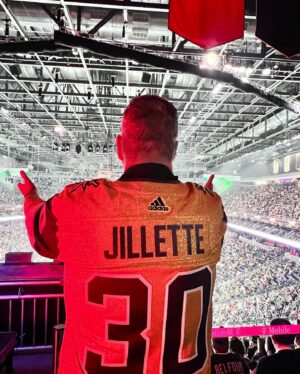 Penn Jillette Instagram - Cranking the siren at the @vegasgoldenknights home game yesterday. Go Sports!
.
.
.
#nhl #vgk #goldenknights #vegas #hockey