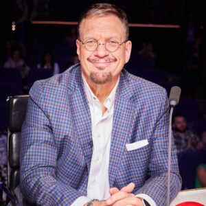 Penn Jillette Instagram - All set for my judging duties tonight on @bgt The Ultimate Magician on @itv 

Oh boy!
.
.
.
#britainsgottalent #magic #theultimatemagician #holidaytv #christmasspecial
