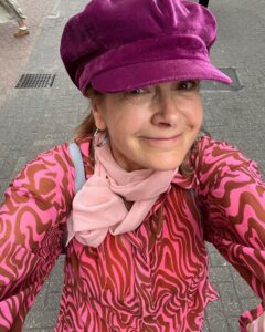 Actress Penny Smith HD Instagram Photos and Wallpapers October 2023