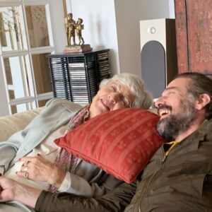 Pêpê Rapazote Instagram - A partihar uma almofada e estupidezes com a minha Mãe Ana que está a fazer 82 anos 😜

Sharing a pillow and goofing around with my almost 82 year old Mom Ana 😜