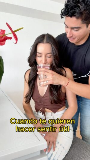 Pepe Valdivieso Instagram - Quedé 🤡 

 #comedia #humor #actores #risa #comediadeparejas #chistedenovios #couplegoals #comedy
