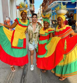 Pepe Valdivieso Instagram - Qué más, pues? 🇨🇴

#colombia #cartagena #travel #photo by la mami ✨
