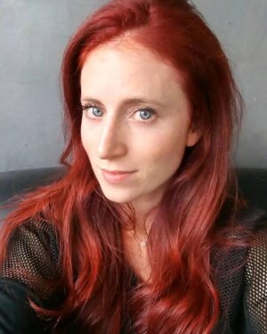 Perri Lauren Instagram - Should I go back to this color red? It nade me feel like a DC superhero. :)
