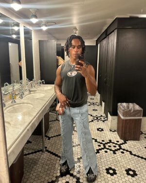 Perris Howard Instagram - i’m literally looking at the man in the mirror