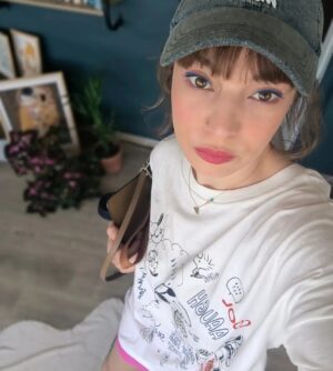 Pervin Bağdat Instagram - Sıcakta sizin de ıQ'nuz düşüyor mu dostlar? 
Ayyy neyse ki düştüğünde bile ortalamanın üstünde kalıyooooo benimki dermişimmmmmm🤪😂😂😂

Tamam , güldük eğlendik ; olaysız dağılalım.çıktım ben ,bye👋🏼
