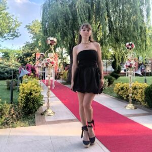 Pervin Bağdat Instagram - Balon etek modaymış ; fyi ! 😋