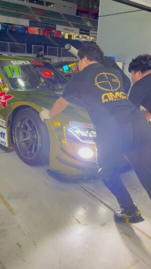 Pete Thongchua Instagram - #17 Last shake down before tmr’s nite race 🇹🇭 @rotor_thongchua @pttlubricants_motorsport #rzracing #rotor17 @amc_motorsports @superrace #wearethai