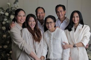Pete Thongchua Instagram - ❤️ Where life begins and Love never ends = Family…