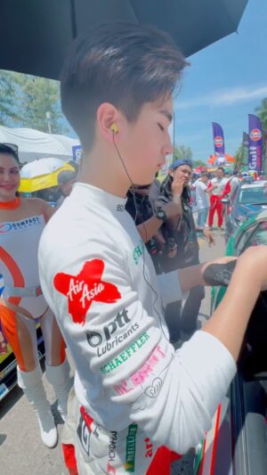 Pete Thongchua Instagram - 💚 #17 in @tgrthailand #rotor17 #rzracing #wearethai #thairacer