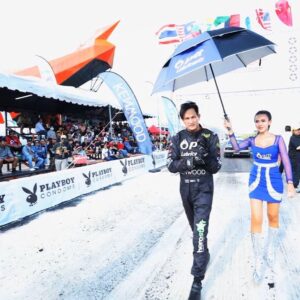 Pete Thongchua Instagram - My catwalk 🔥🔥 w/ @pttlubricants_motorsport #pttlubricants #wearethai #thairacer