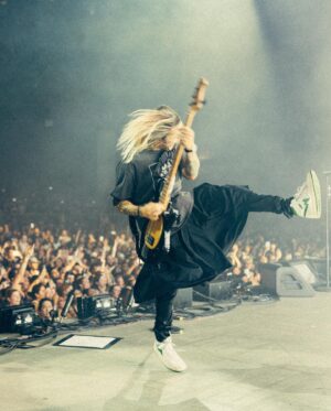 Pete Wentz Instagram - Somehow no matter what the world keeps turning 📷 @elliottxingham