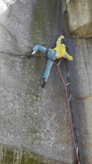 Pete Whittaker Instagram - A trady finger crack, 7c 
Enjoyable 👌