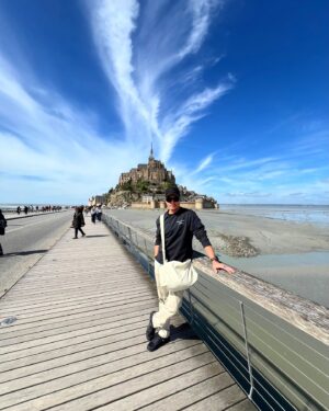 Peter Corp Dyrendal Instagram - Mont Saint Michel ดีใจที่ได้เห็นสักครั้งหนึ่งในชีวิตครับ 😎