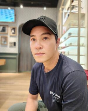 Peter Corp Dyrendal Instagram - อดีตนายแบบ 😎 ปัจจุบันติ๊งต๊อง 😜 ช่วยกันตั้งชื่อรูปให้หน่อยครับ 😁😁😁