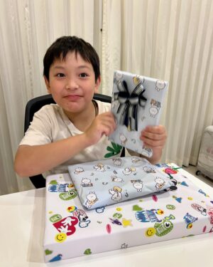 Peter Corp Dyrendal Instagram - สุขสันต์วันเกิดย้อนหลังครับลูก ขอให้สมปรารถนาทุกสิ่งอย่างเลยครับ 10 ขวบแล้วเวลาผ่านไปเร็วจัง 🎉🎉🎉❤️❤️❤️ กว่าจะได้เจอกันนะ คืนนี้จะนอนกอดแน่นๆ #dyrendal