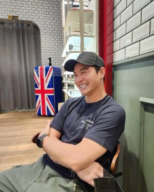 Peter Corp Dyrendal Instagram - อดีตนายแบบ 😎 ปัจจุบันติ๊งต๊อง 😜 ช่วยกันตั้งชื่อรูปให้หน่อยครับ 😁😁😁