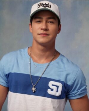 Peter Corp Dyrendal Instagram - แล้ววัยรุ่นก็มา 😎 #yearbook #ขอเล่นกับเค้าบ้าง