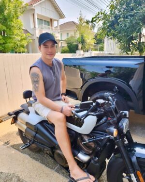 Peter Corp Dyrendal Instagram - ปากซอยไหมจ๊ะน้อง ❤️ #HarleyDavidson #SportsterS #PowerStation