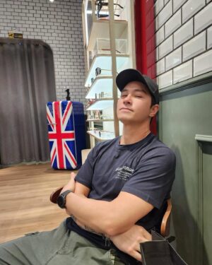 Peter Corp Dyrendal Instagram - อดีตนายแบบ 😎 ปัจจุบันติ๊งต๊อง 😜 ช่วยกันตั้งชื่อรูปให้หน่อยครับ 😁😁😁