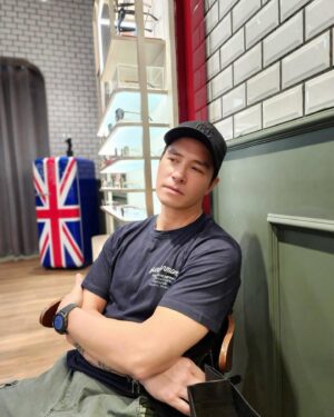 Peter Corp Dyrendal Instagram - อดีตนายแบบ 😎 ปัจจุบันติ๊งต๊อง 😜 ช่วยกันตั้งชื่อรูปให้หน่อยครับ 😁😁😁