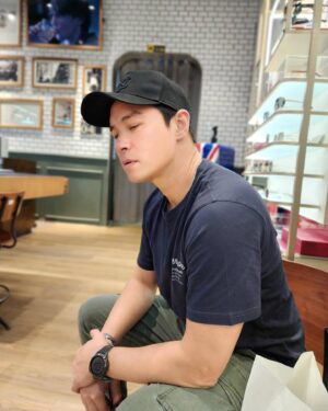 Peter Corp Dyrendal Instagram - อดีตนายแบบ 😎 ปัจจุบันติ๊งต๊อง 😜 ช่วยกันตั้งชื่อรูปให้หน่อยครับ 😁😁😁