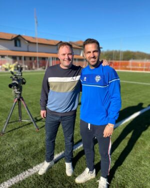 Peter Dale Instagram - Ooooo Fabregas is Magic, he wears the Magic hat 🎩🪄 @cescf4bregas 💙
Class day with a class man at @comofootball . Big things happening at this club 🔥🔥🔥