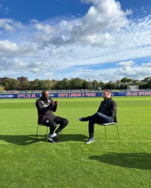 Peter Dale Instagram - I proper love speaking to Mr Vieira. One of the nicest blokes I’ve ever interviewed. Legend. Great work @benbregman and @simac84 . Interview on @socceram tomorrow 💙⚽️ #sirquiff