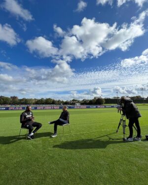 Peter Dale Instagram - I proper love speaking to Mr Vieira. One of the nicest blokes I’ve ever interviewed. Legend. Great work @benbregman and @simac84 . Interview on @socceram tomorrow 💙⚽️ #sirquiff