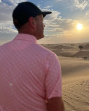 Peter Dale Instagram - Golf Life does the Desert 👊🏻
What a day in Abu Dhabi. Unreal experience. Buzzing. 
Thank you @golftravelcentre @chakatravel
@desertadventurestourism