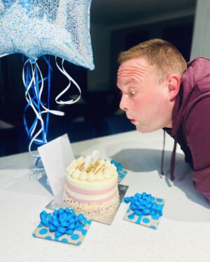 Peter Dale Instagram - 42 years old!! (yesterday) 
I’m old but loving life 💙🎉
