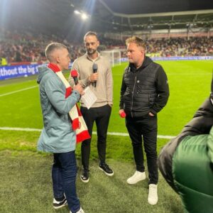 Peter Dale Instagram - Great evening at @brentfordfc helping and supporting their “Restart a Heart” campaign . Top class from the club. Great to catch up with @stuwakeford and @jamiesocceram. Proud of you boys. Smashing it 💙. Great to meet @fraserfranks to. Could of done with Chels nicking a winner though 😂