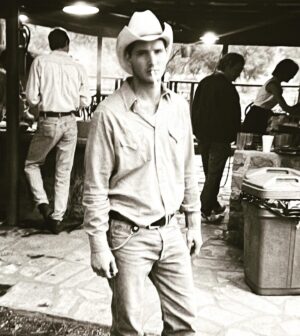 Peter Facinelli Instagram - Long, long time ago in a galaxy far, far away… @breckinmeyer @ethanembry @eddiemills 
-Dancer, Texas Pop.81
📷: courtesy @theeddiemills