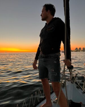 Peter Facinelli Instagram - Soy Capitan, Soy Capitan 🎶
🌊 ⛵️☀️
#VivaMexico