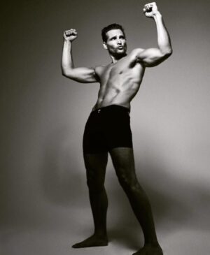 Peter Facinelli Instagram - Happy Easter Everyone. Today is the last day of Endometriosis Awareness Month. But we can keep it going! 

My niece challenged  me To Help Spread
Endometriosis Awareness. So challenge has been accepted and now I pass the challenge to you:

1) Post Your 
#endostrongchallenge Pose

2) Use hashtag
#EndoStrongChallenge and tag and follow the account, @shineendoawareness to learn more about endometriosis

I nominate all of my followers! ❤️

Let’s help spread awareness!

📷 @ben_cope