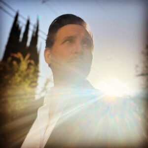 Peter Facinelli Instagram - Sunshine on my shoulder make me 😃