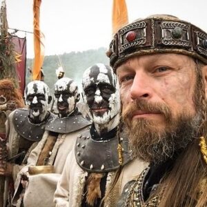 Peter Franzén Instagram - Today’s @historyvikings #art & #people , the skilfull & patient @sea_foxxy dolling up Harald’s priests for a ”special” occasion on a lovely day by a lake. 🏖