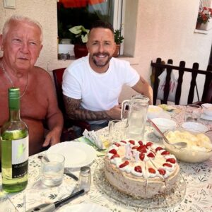 Péter Kabát Instagram - Apu 8️⃣1️⃣!😍🎂 Nagyon Boldog Szülinapot kívánok!🙏❤️